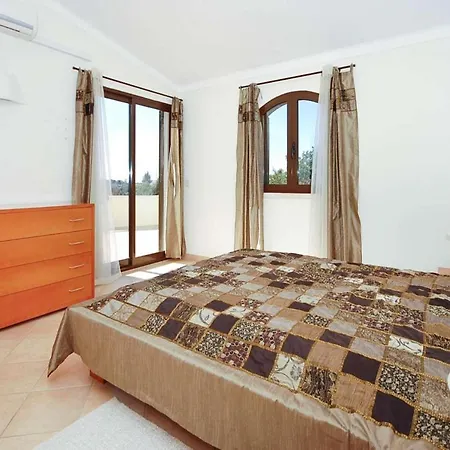 Casa Mena Bv