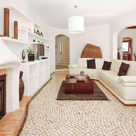 Casa Mena Bv גיאה