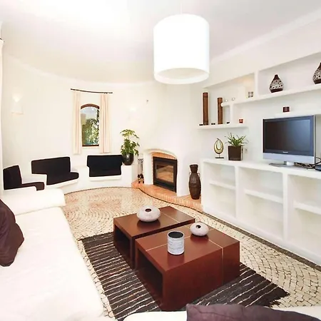Casa Mena Bv וילה
